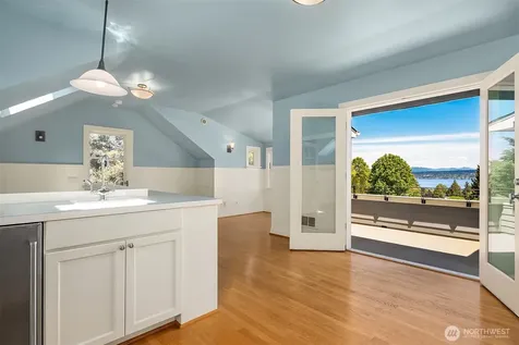 4007 48th Avenue NE Seattle WA 98105