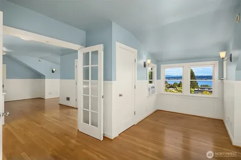 4007 48th Avenue NE Seattle WA 98105