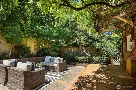4007 48th Avenue NE Seattle WA 98105