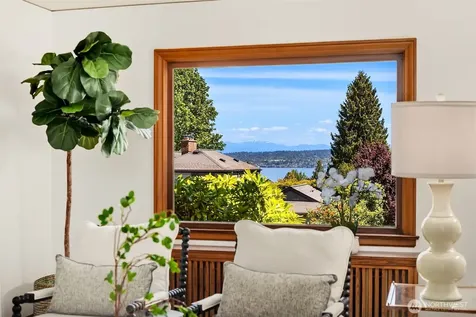 4007 48th Avenue NE Seattle WA 98105