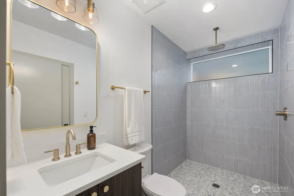 5921 32nd Avenue SW Seattle WA 98126