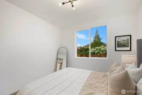 5921 32nd Avenue SW Seattle WA 98126