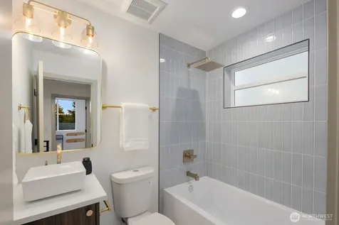 5921 32nd Avenue SW Seattle WA 98126