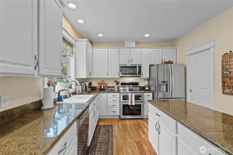 2010 26th Place SE Puyallup WA 98372