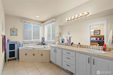 2010 26th Place SE Puyallup WA 98372