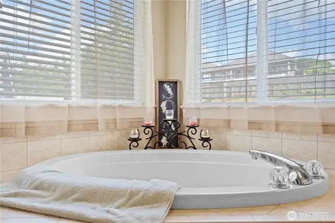 2010 26th Place SE Puyallup WA 98372