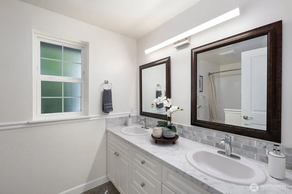 23333 Cedar Way Mountlake Terrace WA 98043