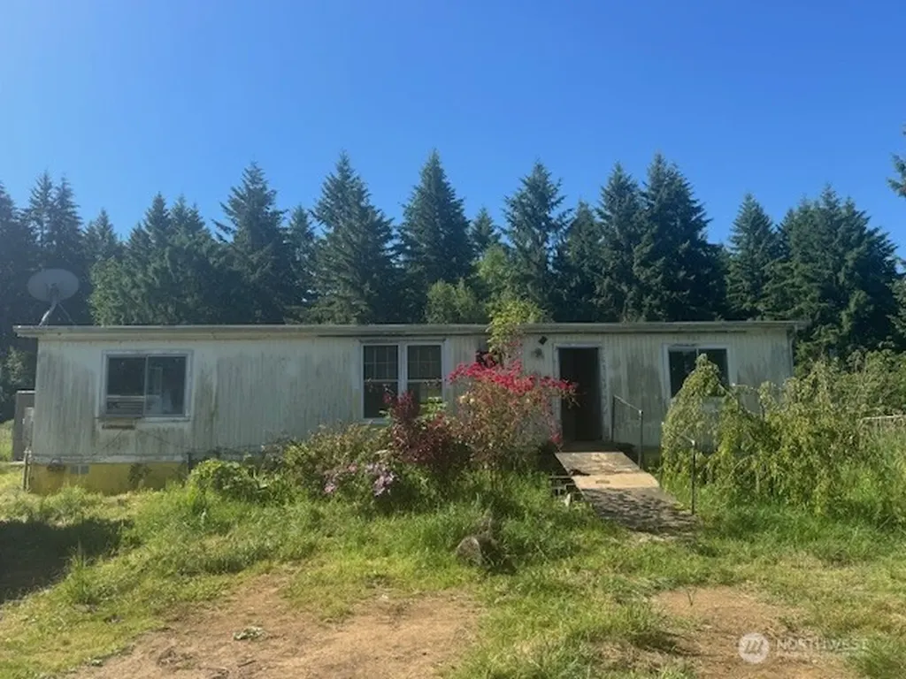 692 Burchett Road Onalaska WA 98570