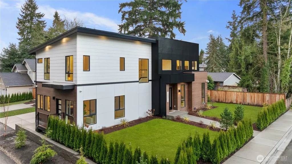 10416 130th Avenue NE Kirkland WA 98033
