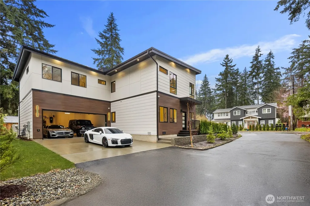 10416 130th Avenue NE Kirkland WA 98033