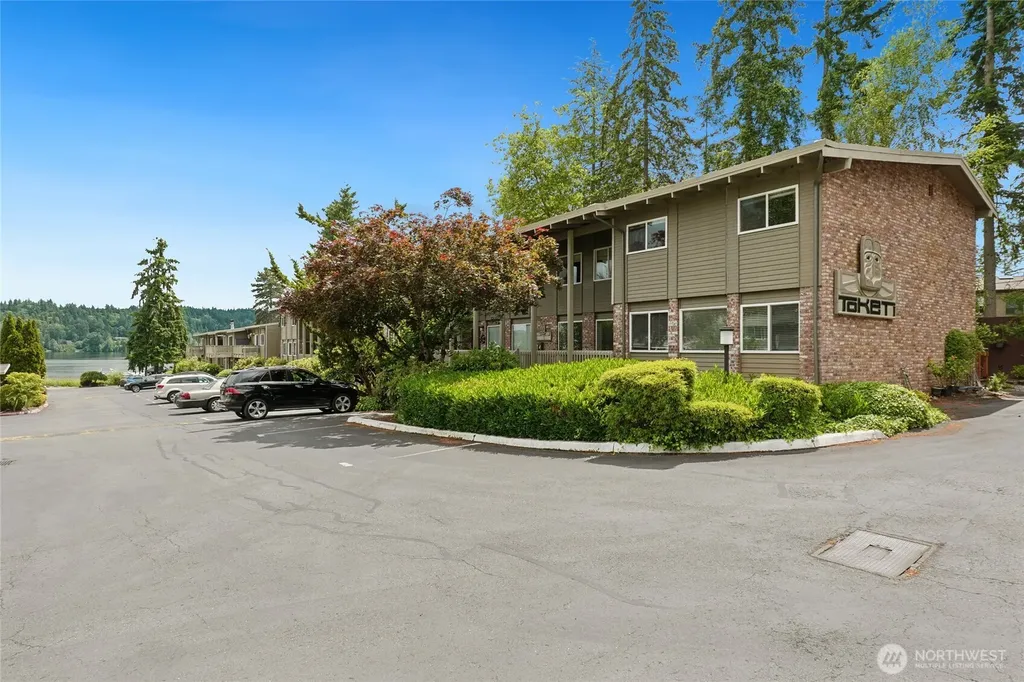 4050 W Lake Sammamish Pkwy NE Redmond WA 98052