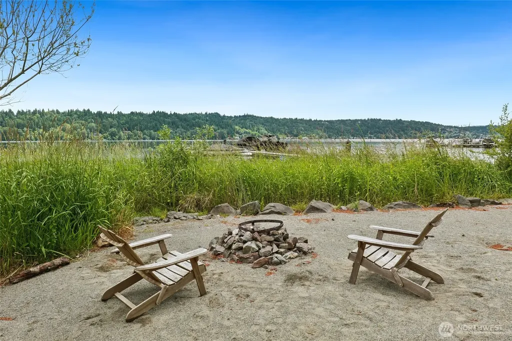 4050 W Lake Sammamish Pkwy NE Redmond WA 98052