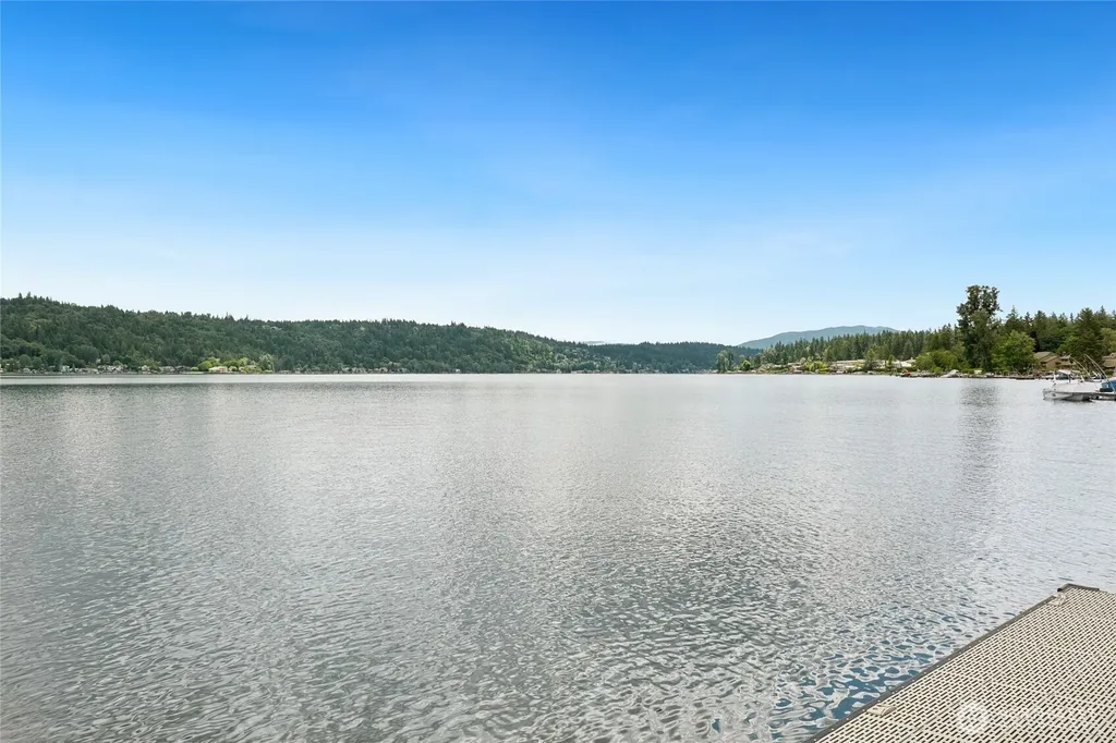 4050 W Lake Sammamish Pkwy NE Redmond WA 98052