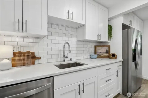 4050 W Lake Sammamish Pkwy NE Redmond WA 98052