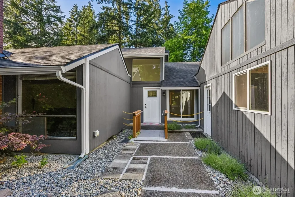 6425 Nyanza Park Drive SW Lakewood WA 98499
