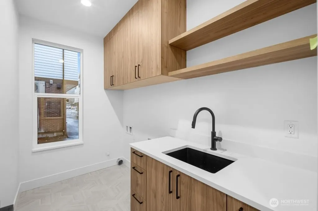 697 NW Locust St (Homesite #8) Issaquah WA 98027