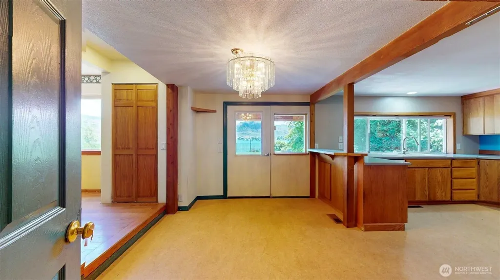 104 Westlake Road Oroville WA 98844