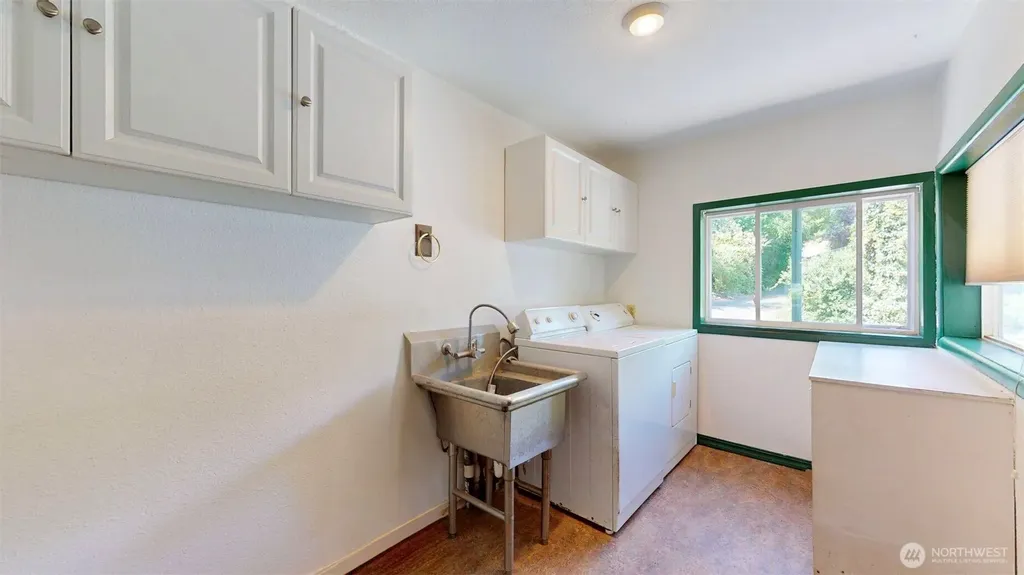 104 Westlake Road Oroville WA 98844