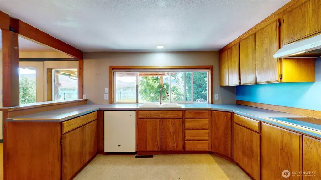 104 Westlake Road Oroville WA 98844