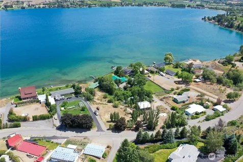 104 Westlake Road Oroville WA 98844