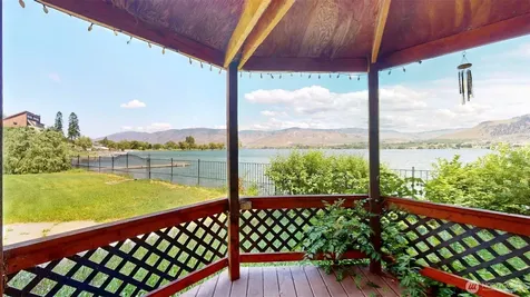 104 Westlake Road Oroville WA 98844