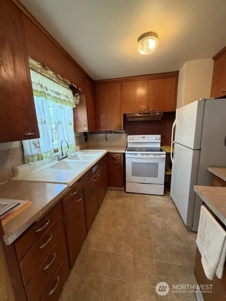 1402 S 44th Street Tacoma WA 98418