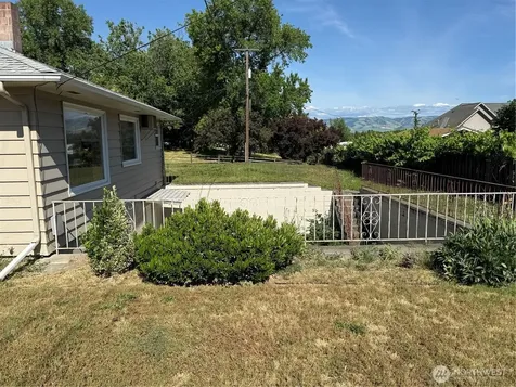 1413 SE Central Avenue College Place WA 99324