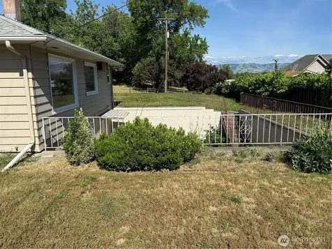 1413 SE Central Avenue College Place WA 99324