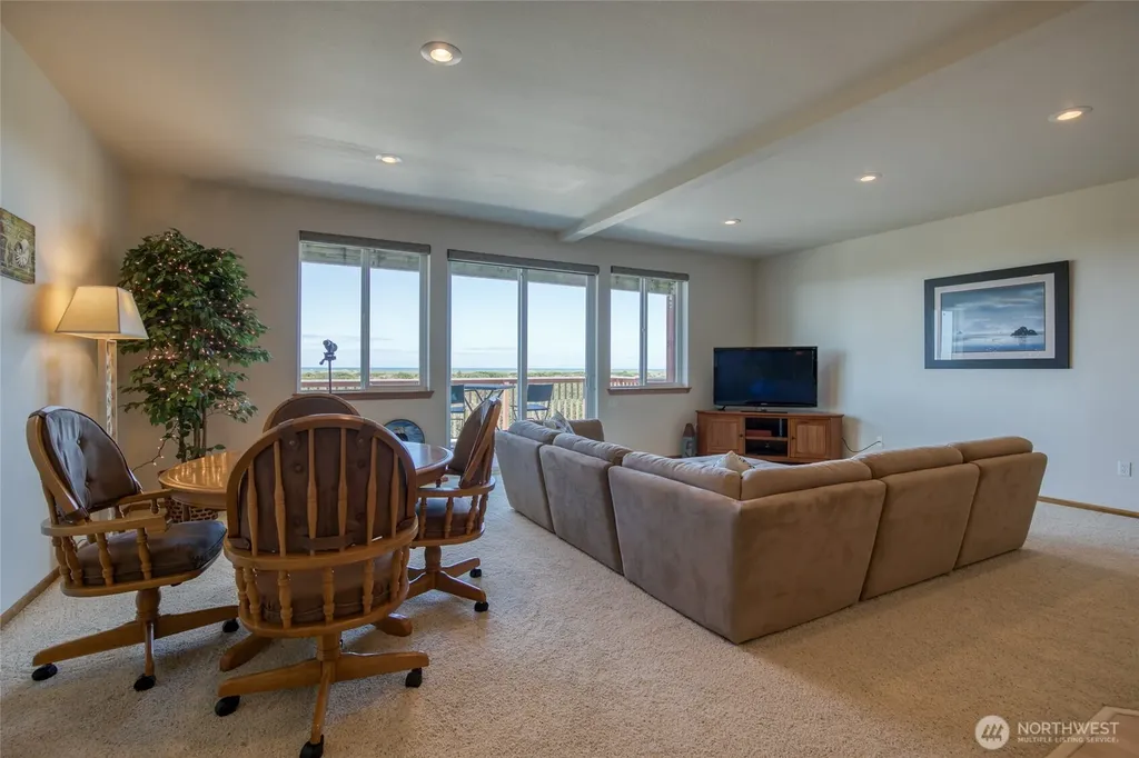 1003 S Sand Dune Avenue SW Ocean Shores WA 98569