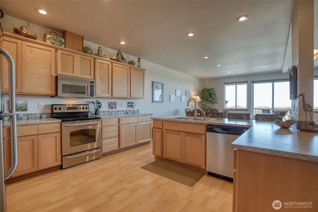 1003 S Sand Dune Avenue SW Ocean Shores WA 98569
