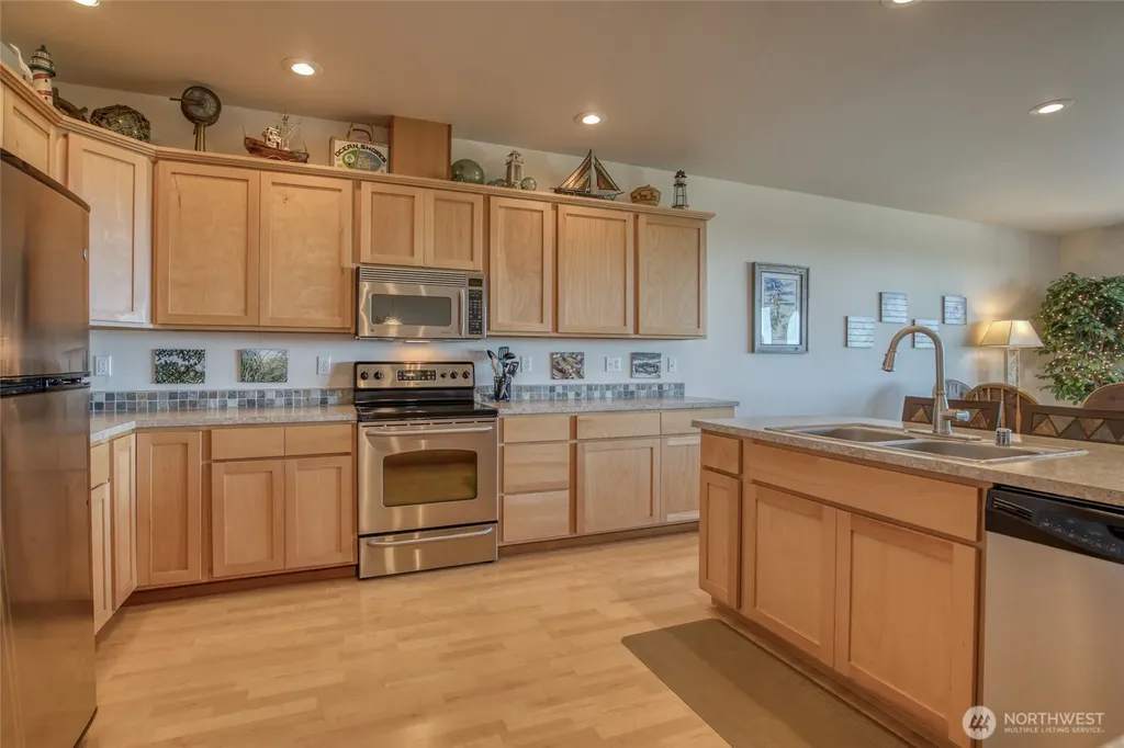 1003 S Sand Dune Avenue SW Ocean Shores WA 98569