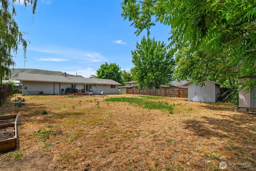 199 1 Street SE East Wenatchee WA 98802