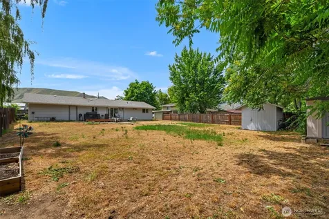 199 1 Street SE East Wenatchee WA 98802