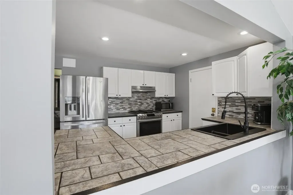 3220 SE Azalea Avenue Port Orchard WA 98366