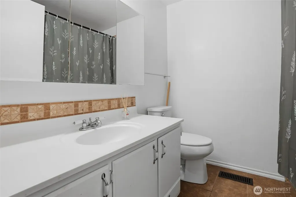 3220 SE Azalea Avenue Port Orchard WA 98366