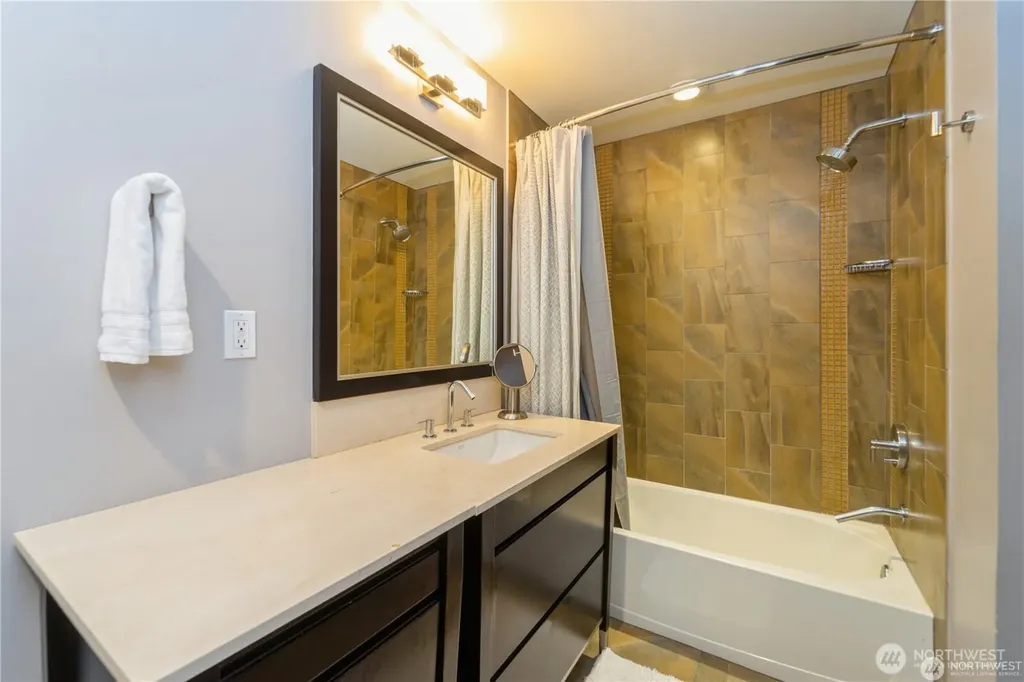 2033 2nd Avenue Seattle WA 98121