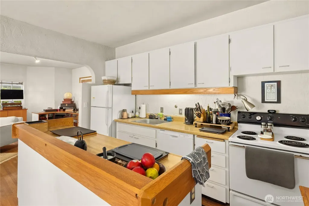 111 W Kinnear Place Seattle WA 98119