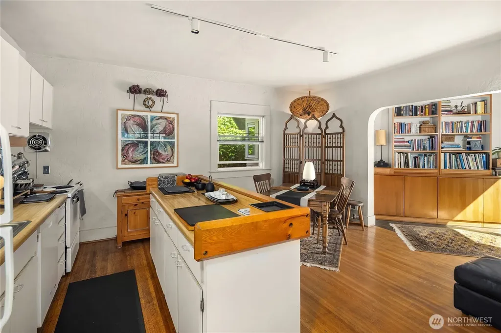 111 W Kinnear Place Seattle WA 98119