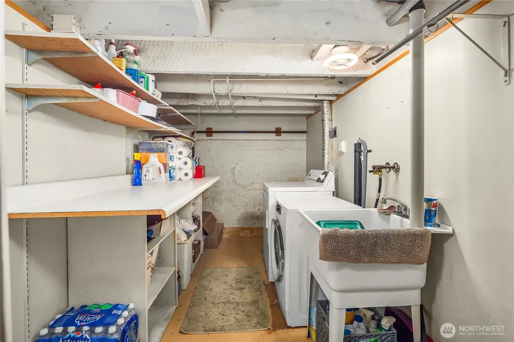 111 W Kinnear Place Seattle WA 98119