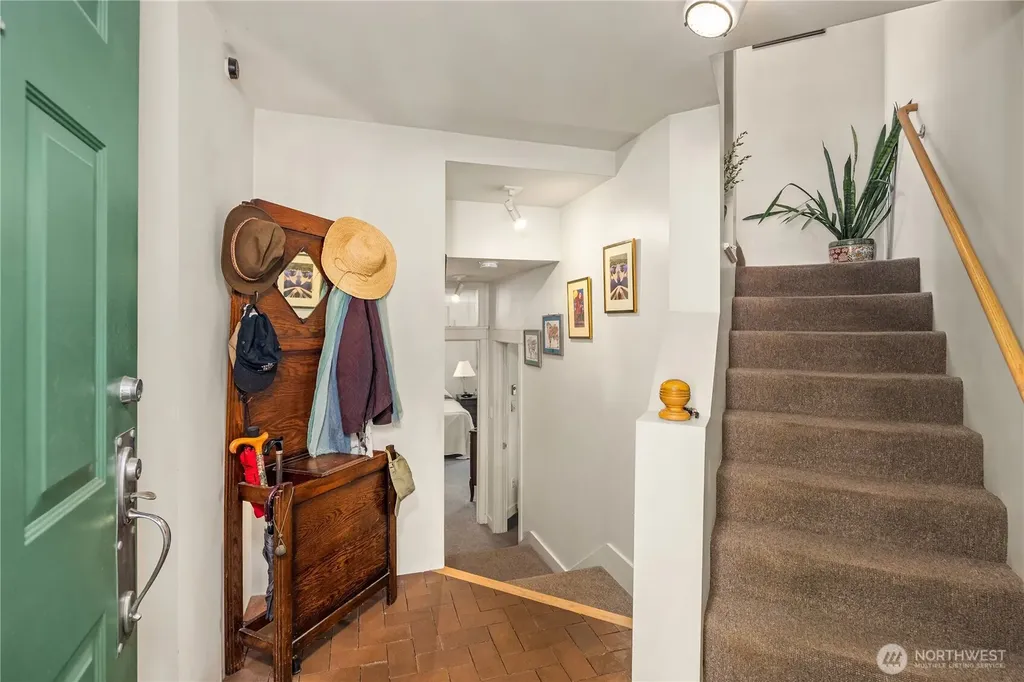 111 W Kinnear Place Seattle WA 98119