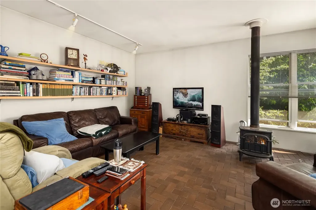 111 W Kinnear Place Seattle WA 98119