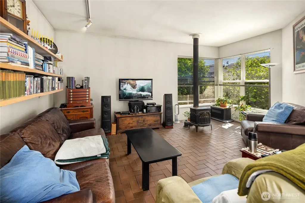 111 W Kinnear Place Seattle WA 98119