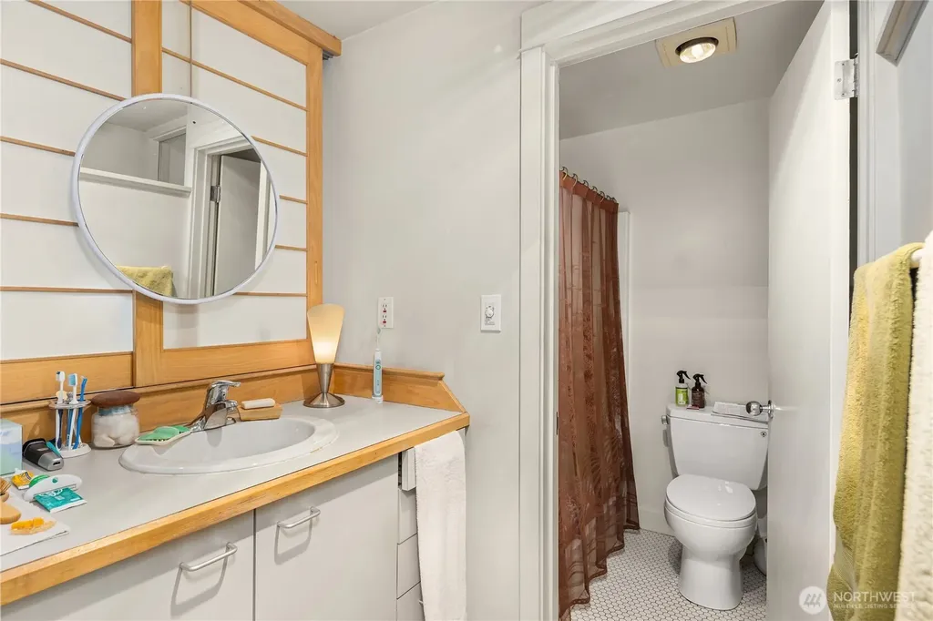 111 W Kinnear Place Seattle WA 98119
