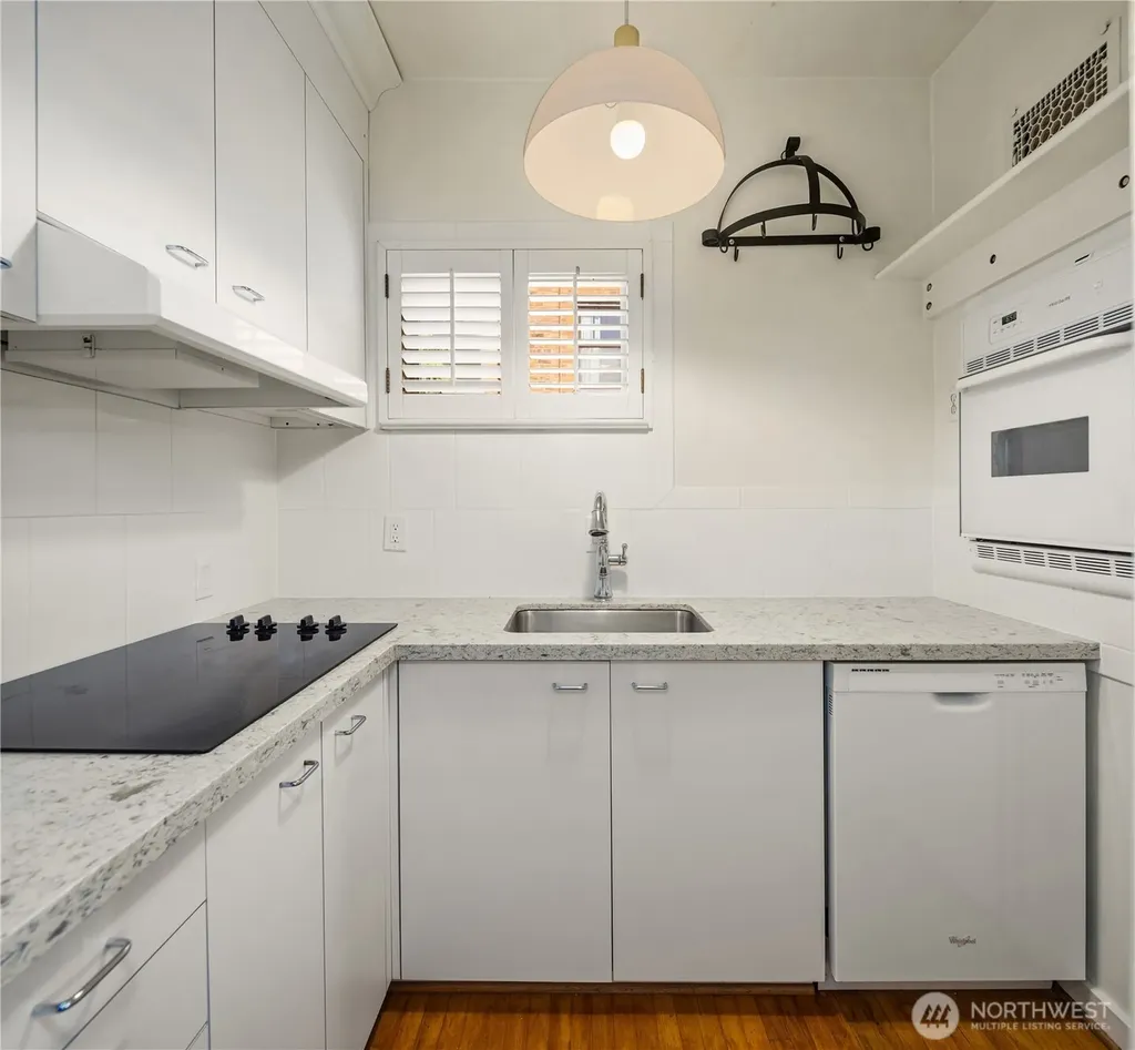 111 W Kinnear Place Seattle WA 98119