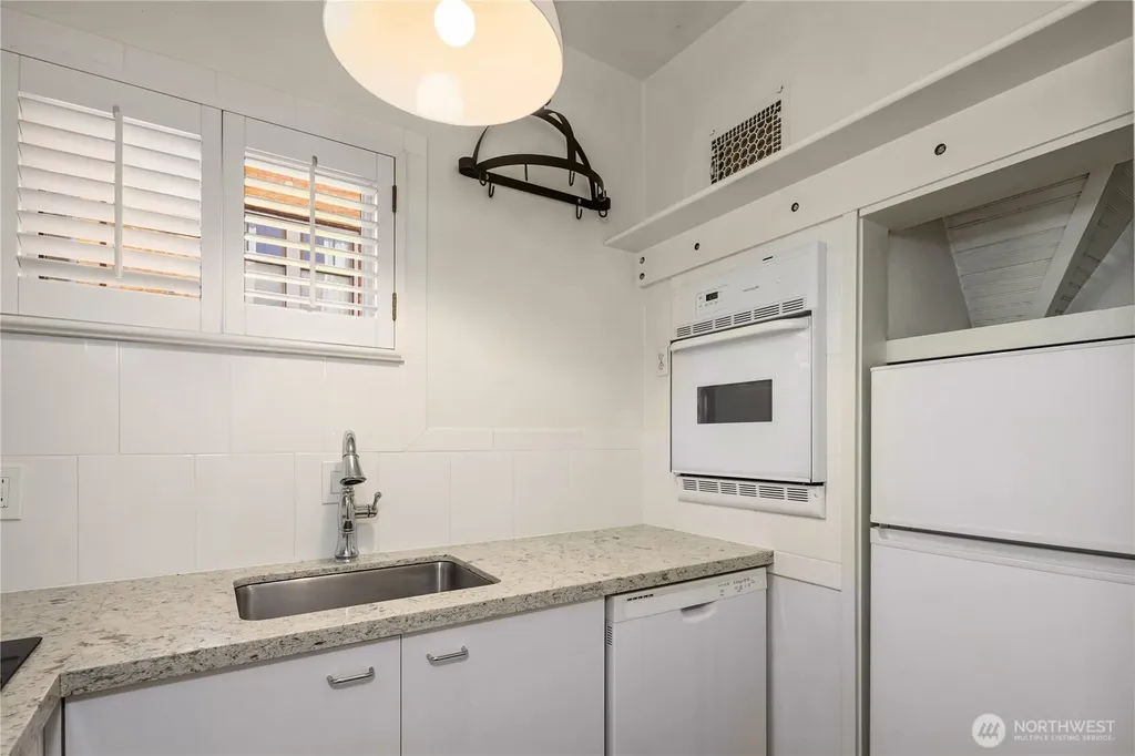 111 W Kinnear Place Seattle WA 98119