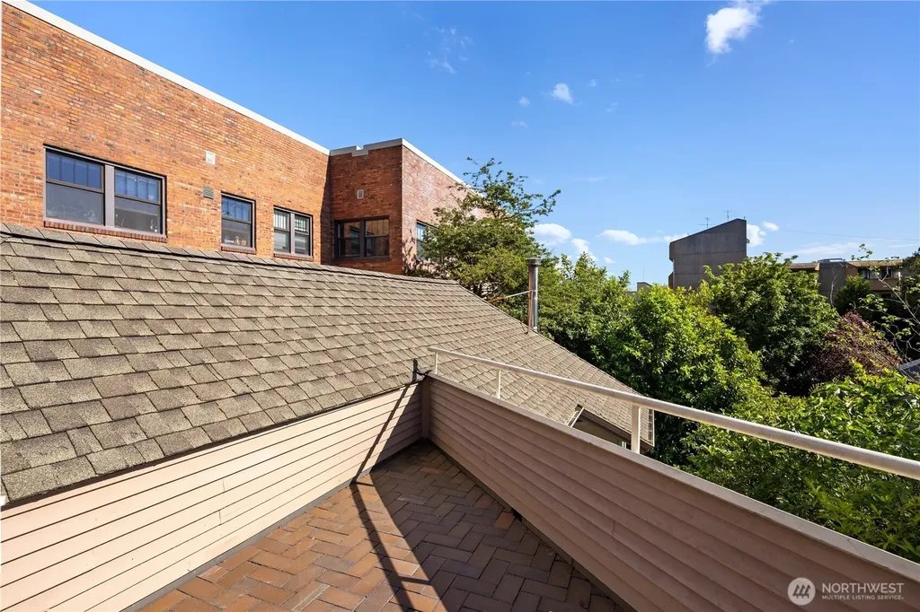 111 W Kinnear Place Seattle WA 98119