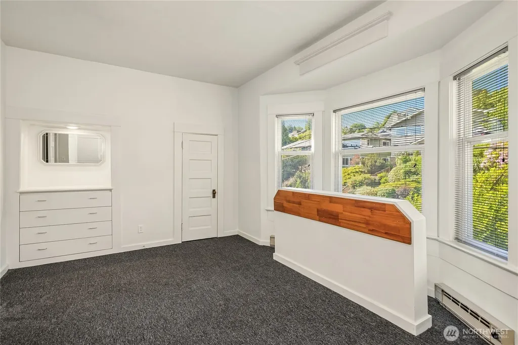111 W Kinnear Place Seattle WA 98119