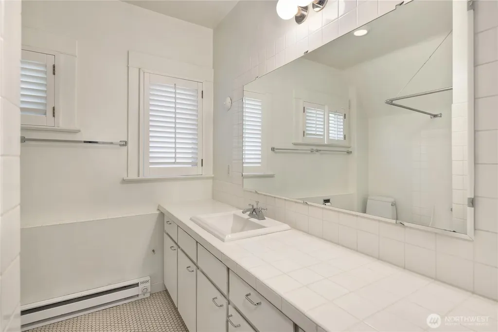 111 W Kinnear Place Seattle WA 98119