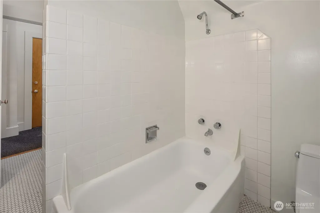 111 W Kinnear Place Seattle WA 98119