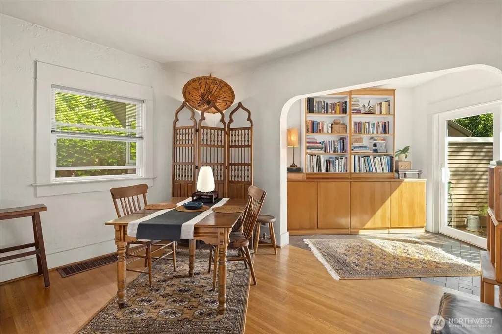 111 W Kinnear Place Seattle WA 98119